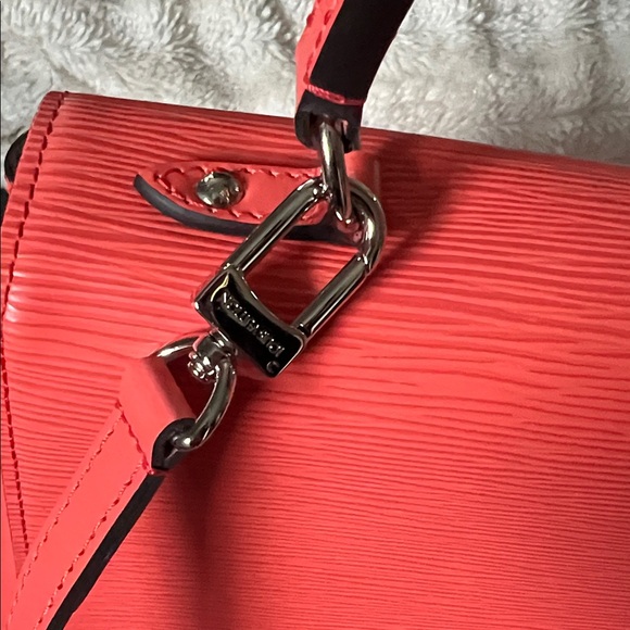 Louis Vuitton Cluny MM - NWT!! - Picture 9 of 11